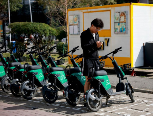 Өнөөдрөөс скүүтер, мопед явган хүний замаар зорчихгүй